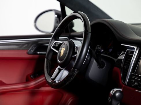 Used 2016 Porsche Macan Turbo image 26