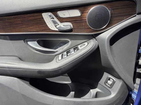 Used 2022 Mercedes-Benz GLC 300 4MATIC image 24