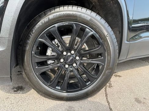 Certified 2023 GMC Acadia SLT w/ Elevation Edition AWD/4WD image 9