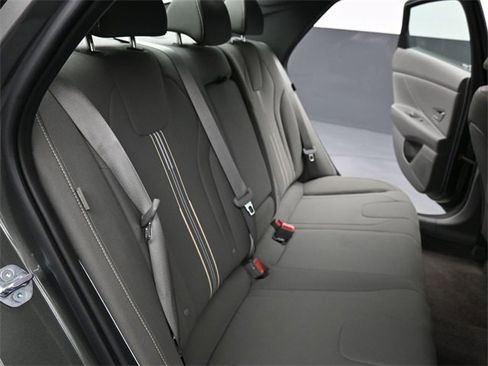 Used 2025 Hyundai Elantra SEL image 22
