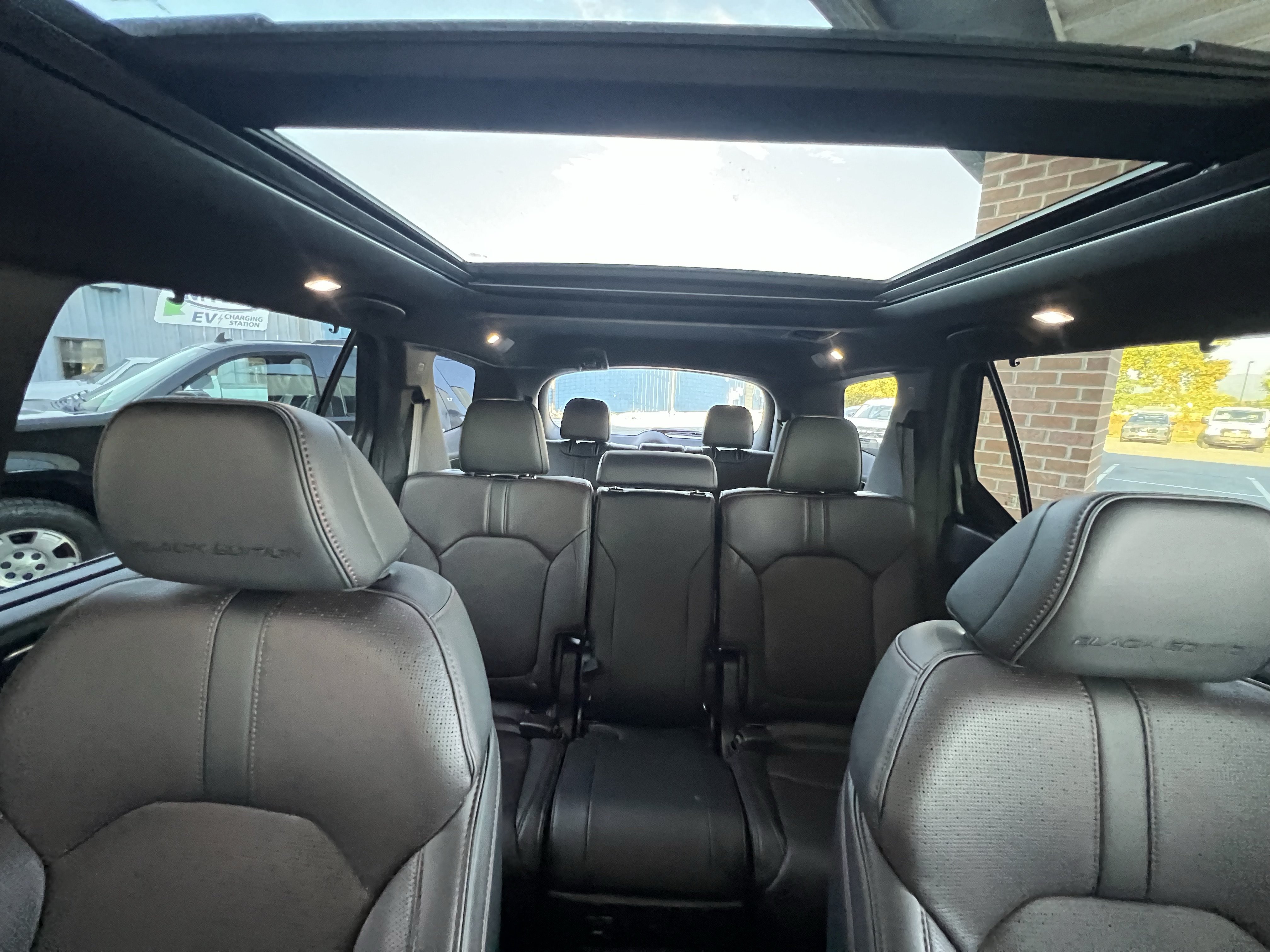 Used 2025 Honda Pilot Black Edition image 14