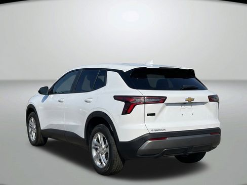 New 2026 Chevrolet Equinox LT w/ Convenience Package II FWD image 7
