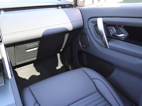 Used 2025 Land Rover Discovery Sport S image 20