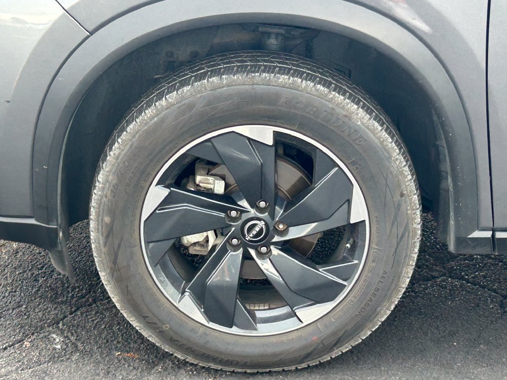 Used 2025 Nissan Rogue SV AWD/4WD image 12