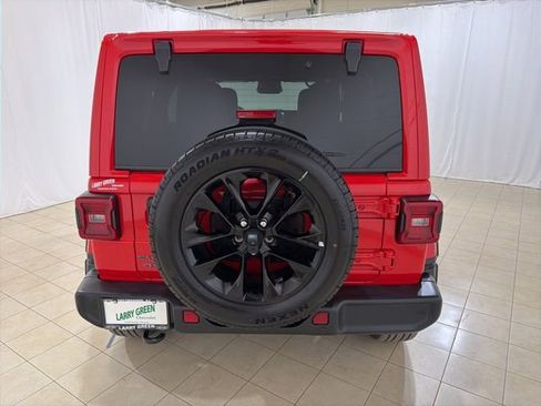 Used 2025 Jeep Wrangler Unlimited Sahara w/ Safety Group AWD/4WD image 5