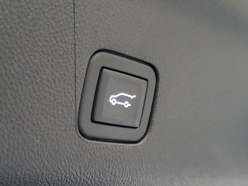 Used 2023 Chevrolet Suburban High Country image 10