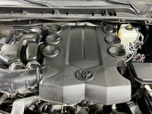 Used 2018 Toyota 4Runner SR5 image 28