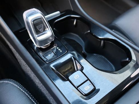 Used 2024 Volvo XC40 B5 Plus AWD/4WD image 16