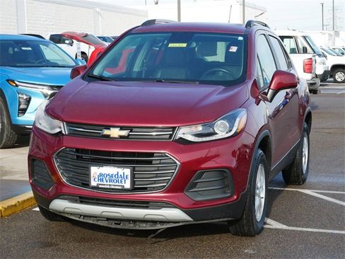 Used 2022 Chevrolet Trax LT w/ LT Convenience Package image 3