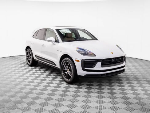 Certified 2026 Porsche Macan AWD/4WD image 6