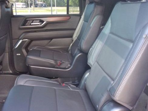 Used 2025 GMC Yukon XL Denali w/ Denali Reserve Package AWD/4WD image 31