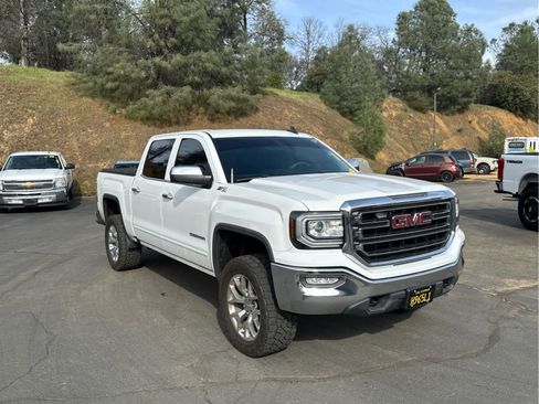 Used 2017 GMC Sierra 1500 SLE w/ SLE Value Package image 3