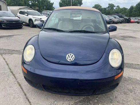Used 2006 Volkswagen Beetle Convertible w/ Package 1 FWD image 2
