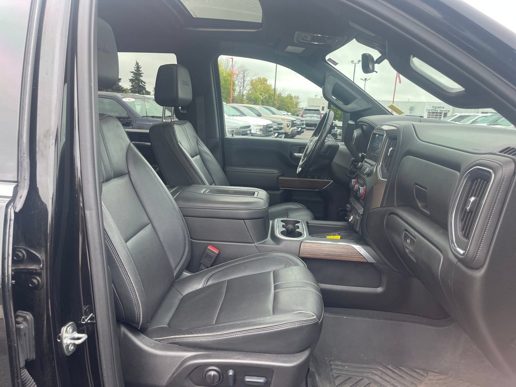 Used 2022 Chevrolet Silverado 3500 High Country w/ Technology Package AWD/4WD image 33