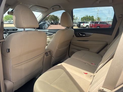 Used 2016 Nissan Rogue SV image 8