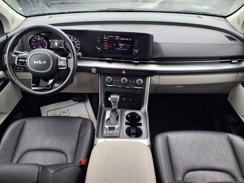 Certified 2024 Kia Carnival LX image 9