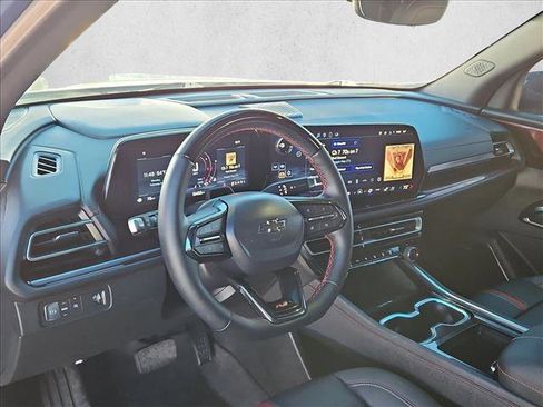 Used 2025 Chevrolet Traverse RS image 10