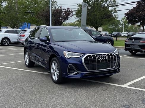 Used 2024 Audi Q3 2.0T Premium w/ Convenience Package image 2