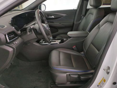 Used 2025 Buick Envista Sport Touring image 24