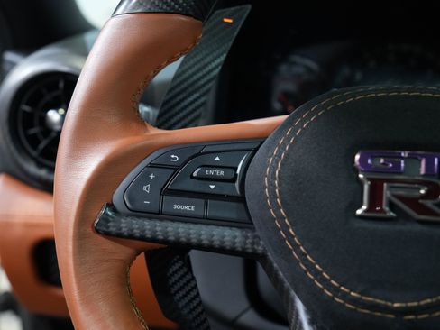 Used 2019 Nissan GT-R Premium w/ Premium Interior Package image 46