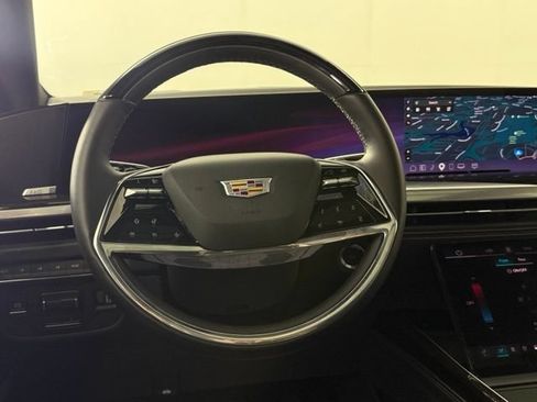 Certified 2026 Cadillac Escalade Luxury AWD/4WD image 25
