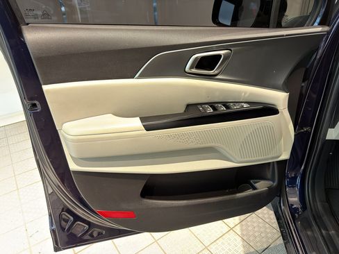 Used 2024 Kia Carnival LX FWD image 15
