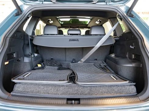 Used 2021 Volkswagen Tiguan SEL Premium R-Line w/ 3rd Row Seat Package AWD/4WD image 8
