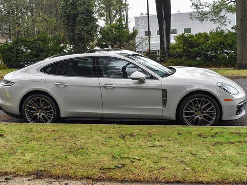 Used 2023 Porsche Panamera 4 Platinum Edition AWD/4WD image 11