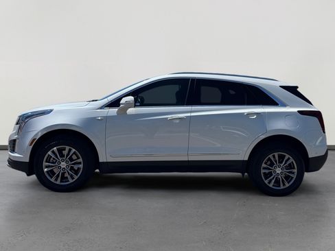 Used 2022 Cadillac XT5 Premium Luxury w/ Technology Package FWD image 2