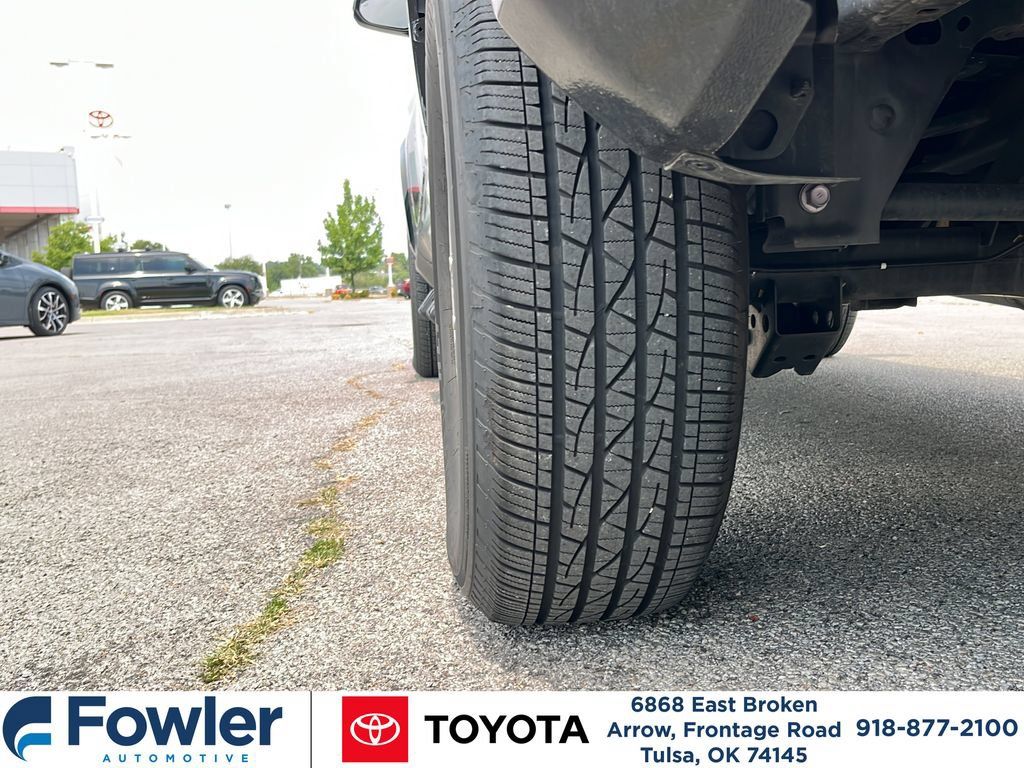 Certified 2025 Toyota Tacoma SR5 AWD/4WD image 30