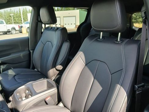 New 2026 Chrysler Voyager LX image 9