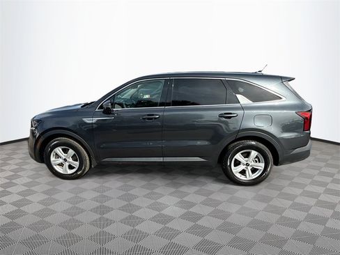 Used 2023 Kia Sorento LX image 7