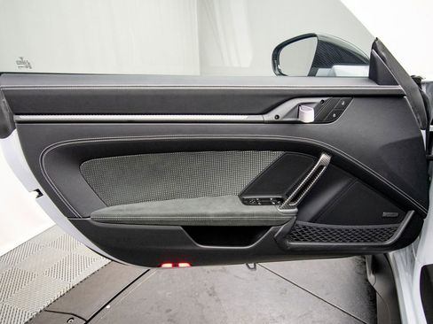 Used 2025 Porsche 911 GT3 RS RWD image 32