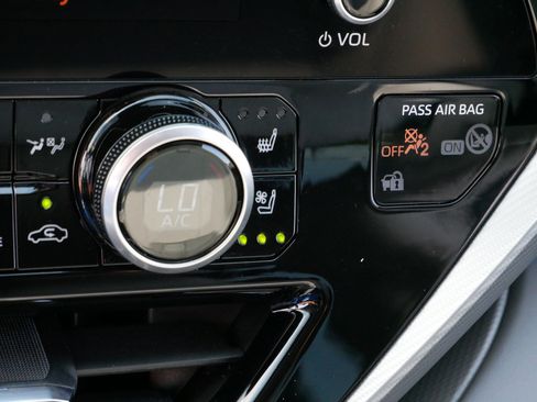 Used 2023 Toyota Highlander Platinum image 31