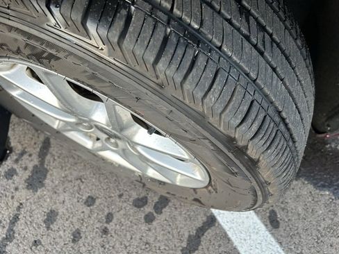 Used 2023 Chrysler Voyager LX image 17