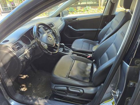 Used 2015 Volkswagen Golf S FWD image 9
