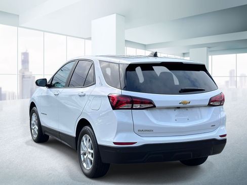 Used 2023 Chevrolet Equinox LS w/ LS Convenience Package AWD/4WD image 3
