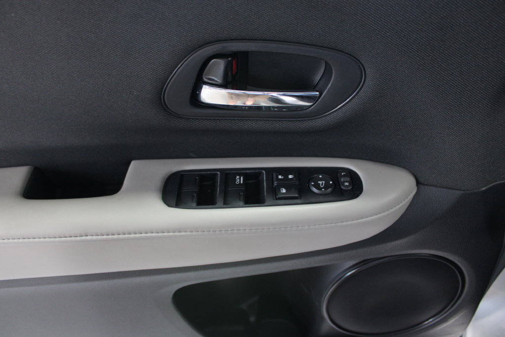 Used 2022 Honda HR-V LX image 6