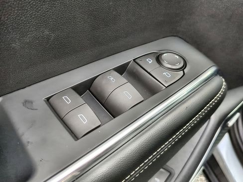 Used 2025 GMC Acadia Elevation image 23