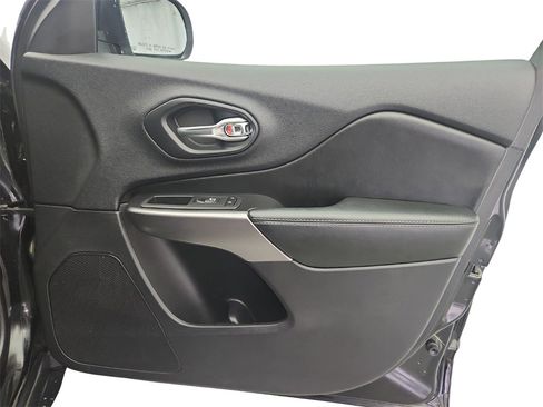 Used 2020 Jeep Cherokee Limited image 24