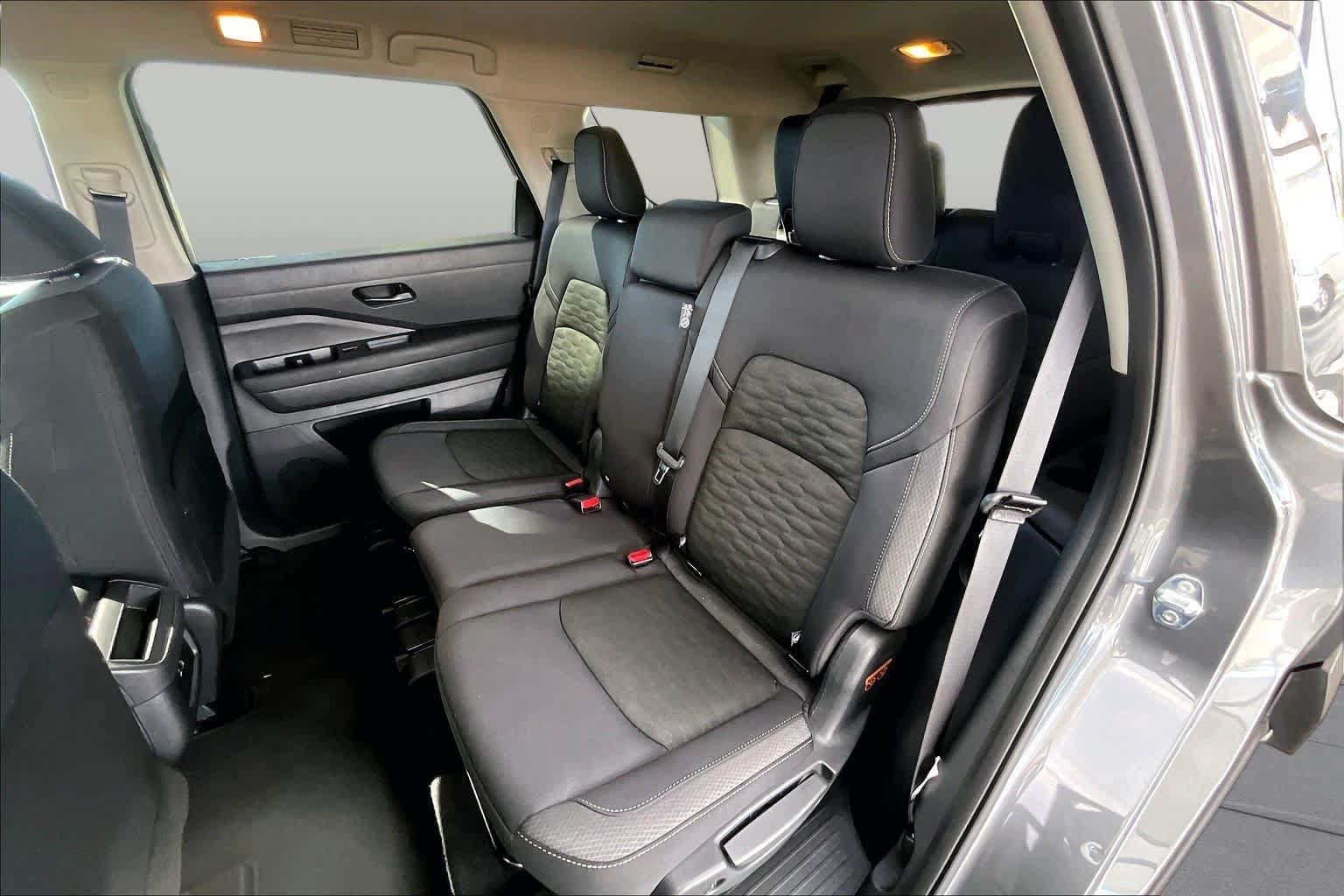 Certified 2025 Nissan Pathfinder S FWD image 19