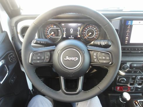 New 2025 Jeep Gladiator Willys image 13