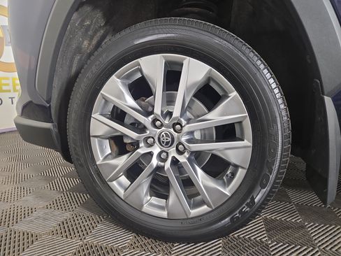 Used 2021 Toyota RAV4 XLE Premium AWD/4WD image 35