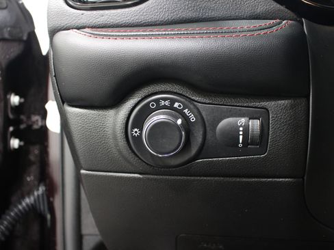 Used 2025 Dodge Durango GT AWD/4WD image 8