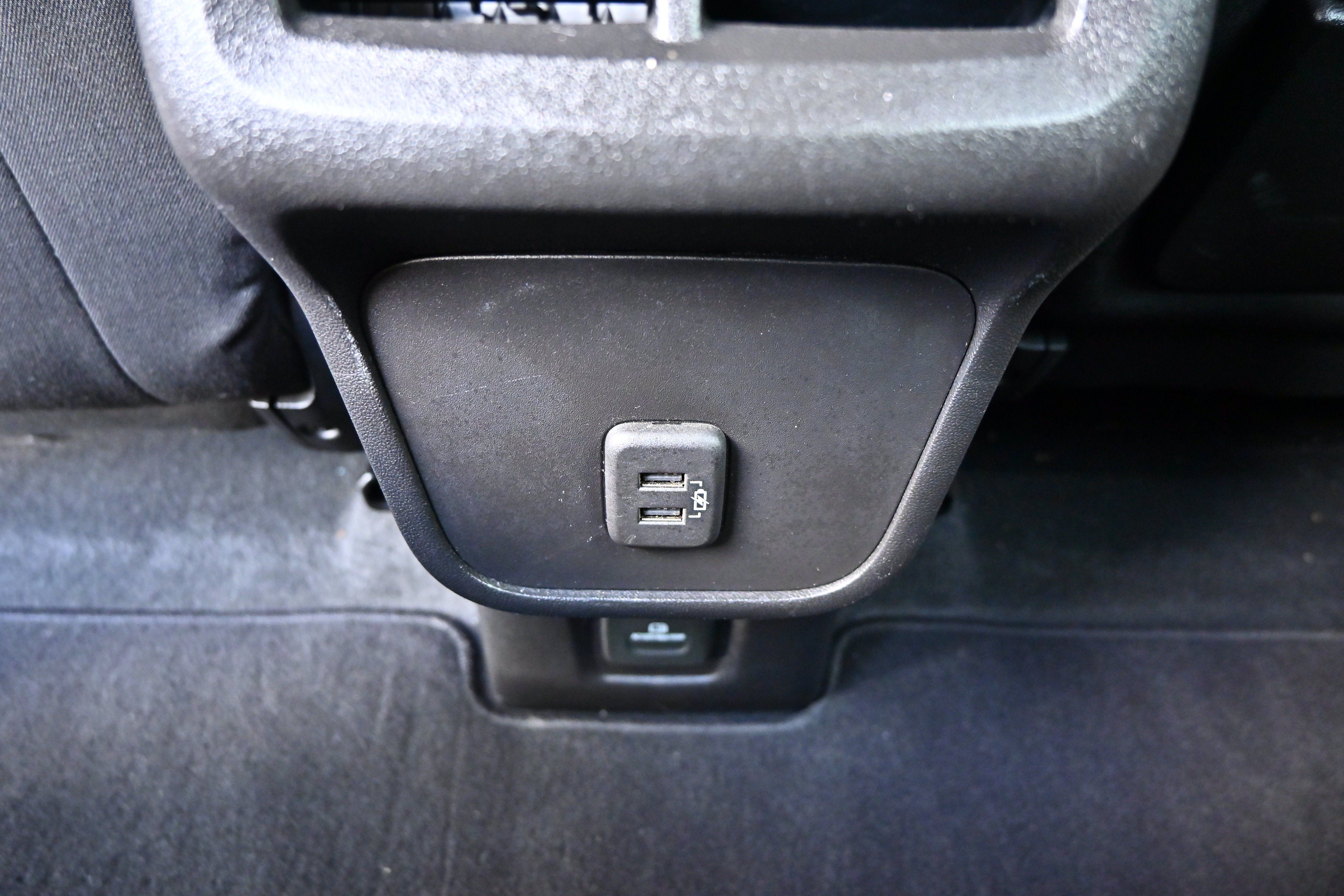 Used 2022 GMC Terrain SLE w/ Driver Convenience Package AWD/4WD image 16