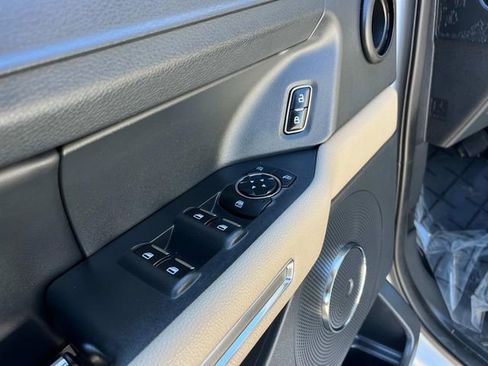 Used 2023 Ford Expedition XLT image 17