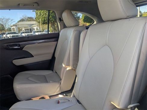 Certified 2022 Toyota Highlander Limited image 29