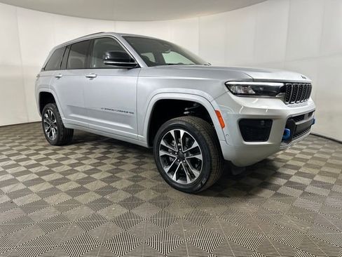 Used 2023 Jeep Grand Cherokee Overland AWD/4WD image 2
