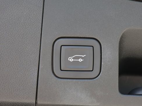 Used 2025 Cadillac XT4 Premium Luxury FWD image 9