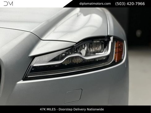 Used 2018 Jaguar XF S RWD image 13